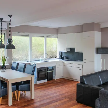 Awesome Ship In With Kitchen Botel 4*