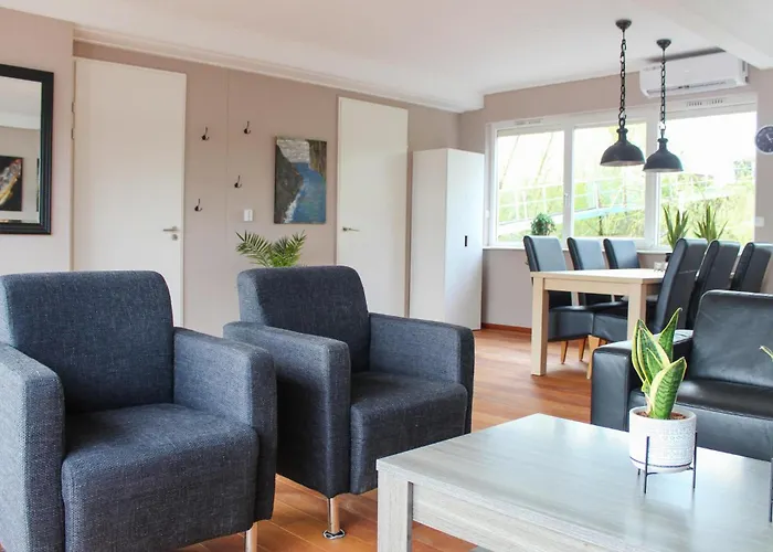 Awesome Ship In With Kitchen 4*