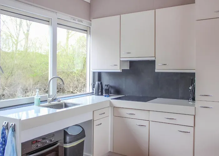 Bateau-hôtel Awesome Ship In With Kitchen 4*