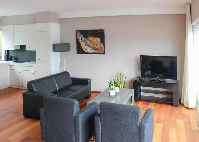 Awesome Ship In With Kitchen 4*