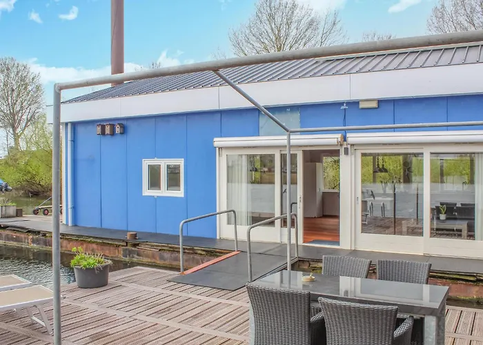 Awesome Ship In With Kitchen 4* Lith