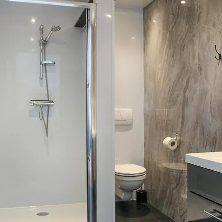 Awesome Ship In With Kitchen Πλωτό κατάλυμα