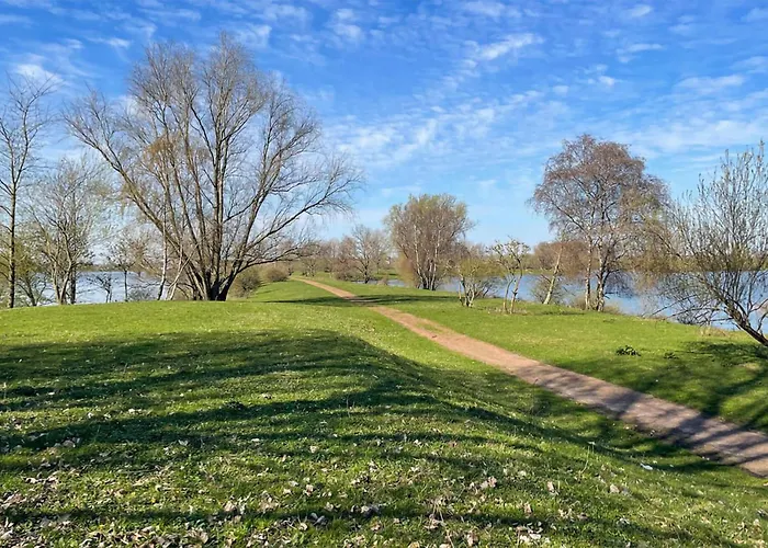 Awesome Ship In With Kitchen 船屋