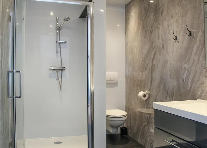 Awesome Ship In With Kitchen 船屋